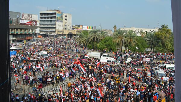 المتظاهرون في ساحة التحرير، بغداد - سبوتنيك عربي