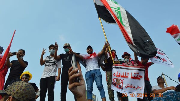 المتظاهرون في ساحة التحرير، بغداد - سبوتنيك عربي