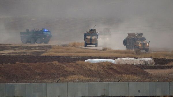 مركبات عسكرية تركية وروسية في أعقاب دورية مشتركة في شمال شرق سوريا - سبوتنيك عربي