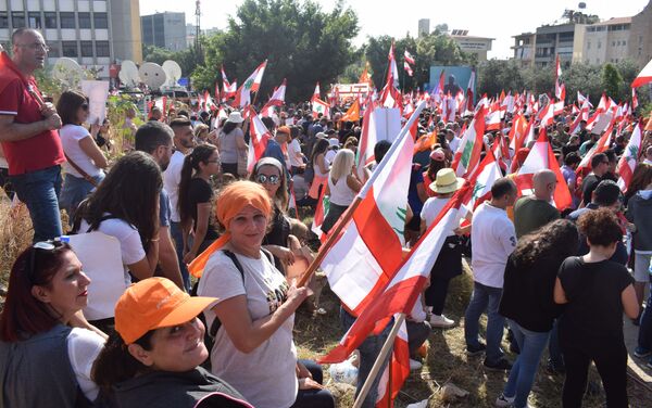 تظاهرة حاشدة دعماً للرئيس اللبناني ميشال عون - سبوتنيك عربي