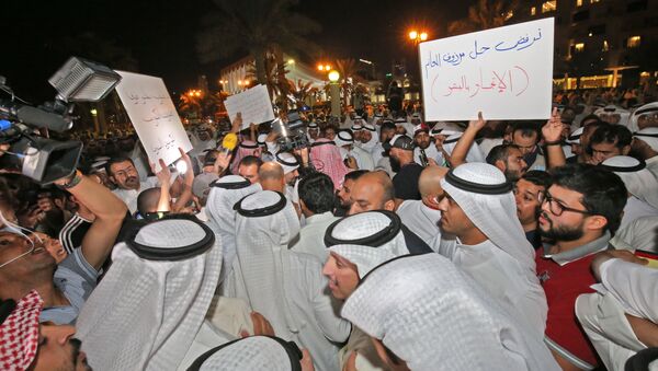 متظاهرون في ساحة الإرادة في الكويت ضد انتشار الفساد  - سبوتنيك عربي