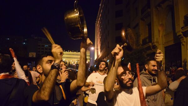 حملات قرع على الطناجر في لبنان (فيديو وصور) - سبوتنيك عربي