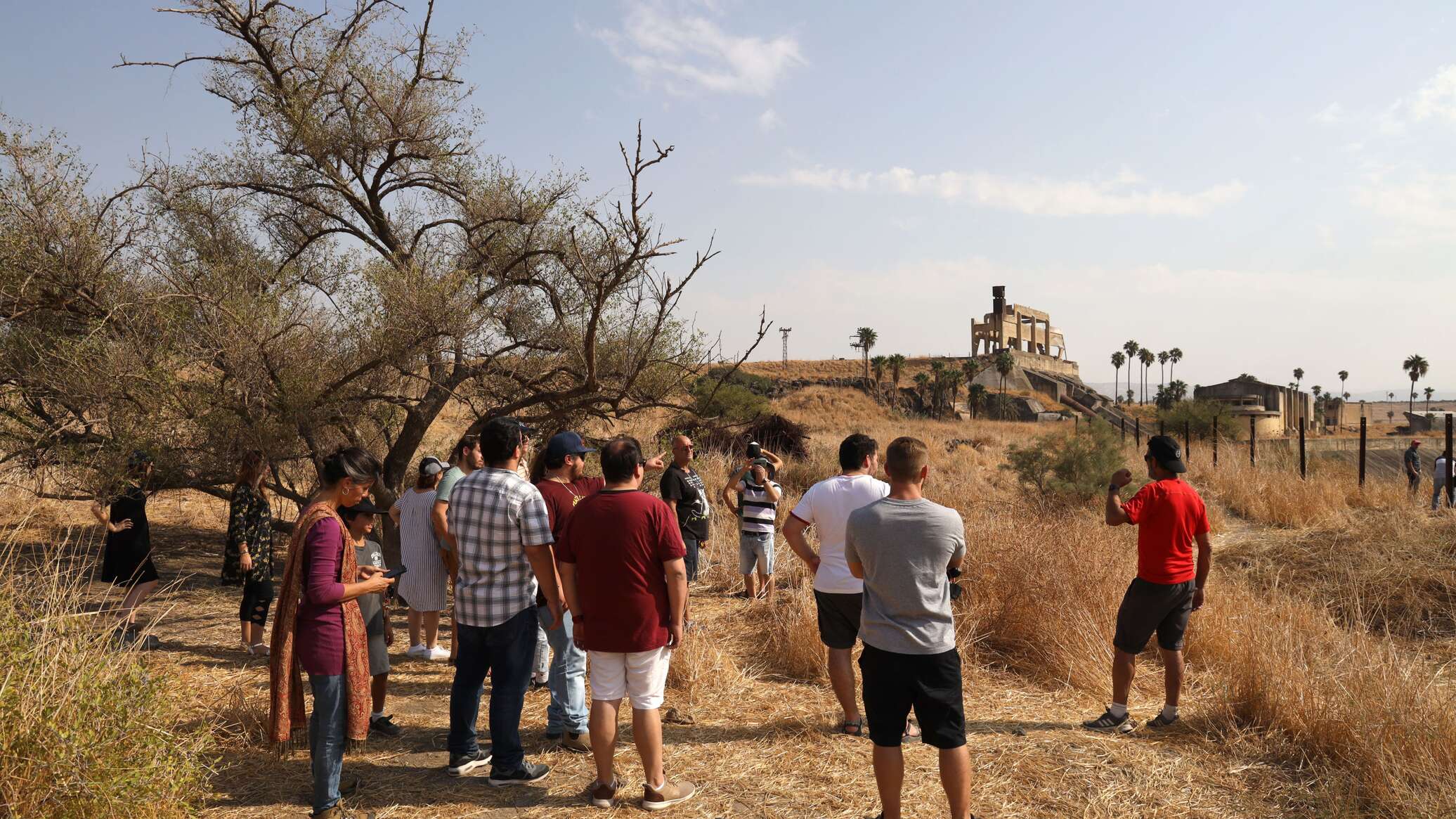 مئات الأردنيين يحاولون الوصول إلى الحدود مع إسرائيل... فيديو