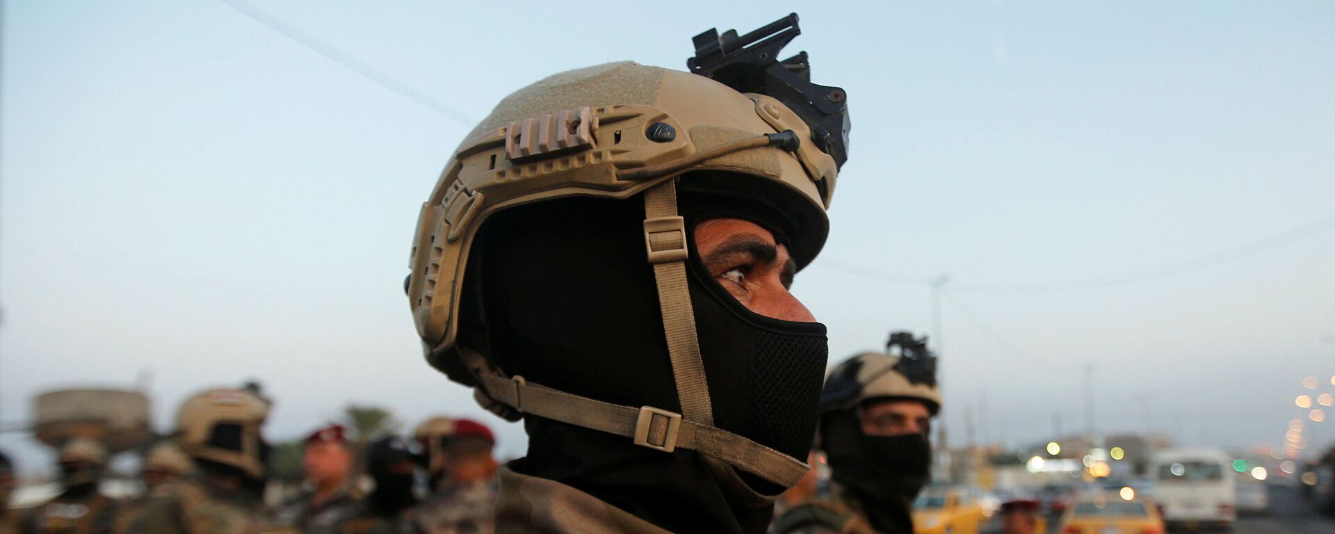  أفراد قوات الأمن العراقية خلال الاحتجاجات المستمرة المناهضة للحكومة في البصرة - سبوتنيك عربي, 1920, 31.07.2021
