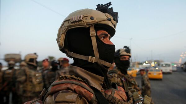  أفراد قوات الأمن العراقية خلال الاحتجاجات المستمرة المناهضة للحكومة في البصرة - سبوتنيك عربي