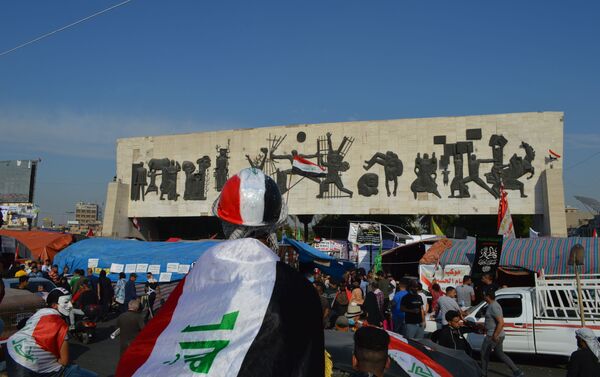 العراقيون يواصلون اعتصامهم لإقالة الحكومة  - سبوتنيك عربي