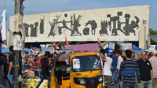 العراقيون يواصلون اعتصامهم لإقالة الحكومة  - سبوتنيك عربي
