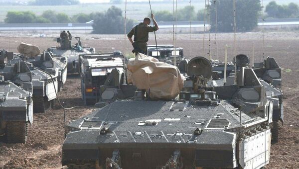 دبابات الجيش الاسرائيلي من قرب حدود مع قطاع غزة - سبوتنيك عربي