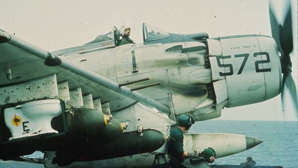 مرحاض على متن طائرة هجوم أرضي أمريكية خلال الحرب مع فيتنام عام 1965 - سبوتنيك عربي