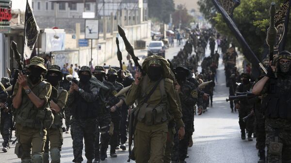 ملثمون فلسطينيون من سرايا القدس الجناح العسكري لجماعة الجهاد الإسلامي - سبوتنيك عربي