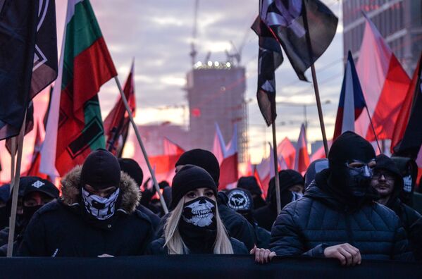 مسيرة بمناسبة يوم استقلال بولندا في أحد شوارع مدينة وارسو، بولندا 11 نوفمبر 2019 - سبوتنيك عربي