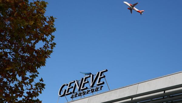 إقلاع طائرة إيزي جيت إيرباص A320 مع احتجاج على تغير المناخ خارج مطار جنيف بسويسرا - سبوتنيك عربي