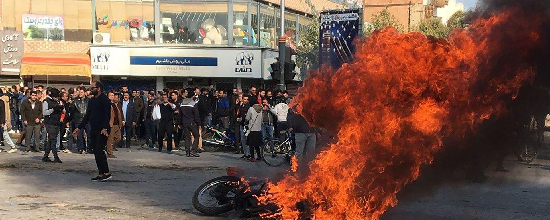 احتجاجات على رفع أسعار الوقود في  طهران، إيران 16 نوفمبر 2019 - سبوتنيك عربي, 1920, 20.09.2022