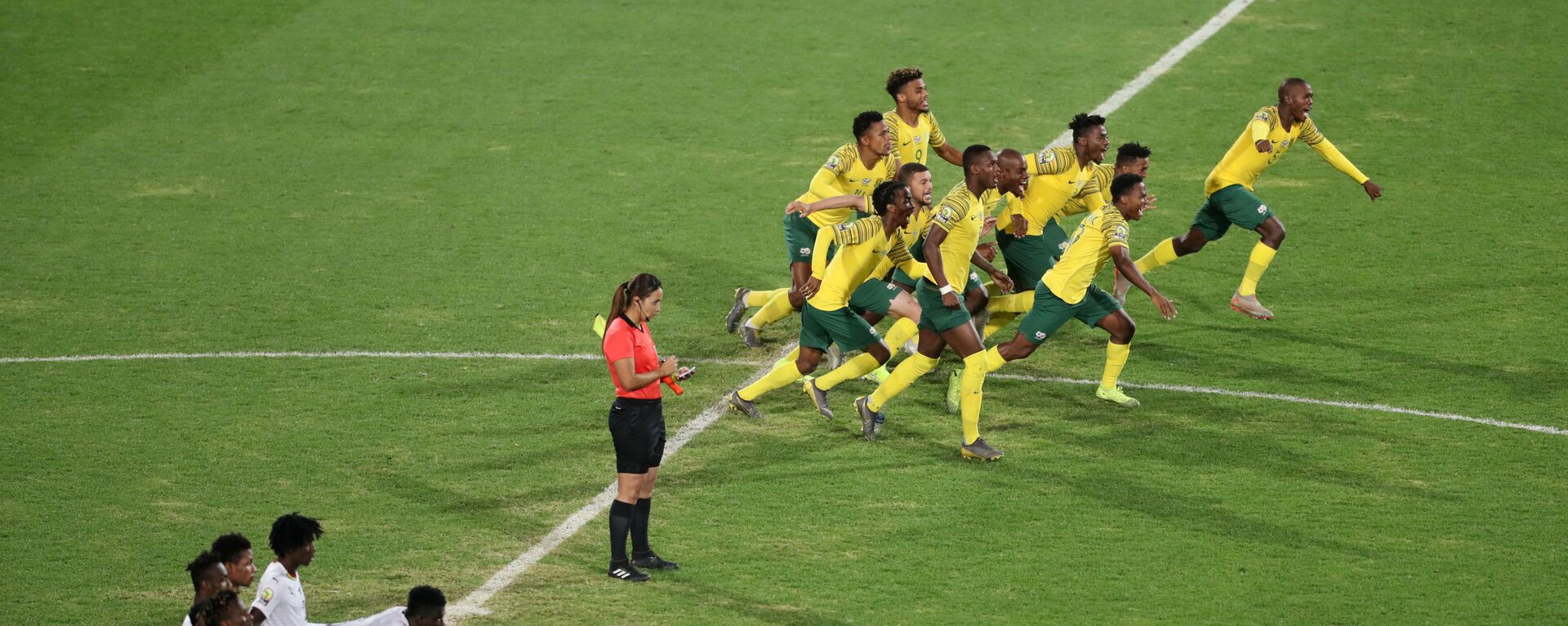 لحظة فوز منتخب جنوب أفريقيا بالمركز الثالث في بطولة كأس الأمم الأفريقية تحت 23 عاما - سبوتنيك عربي, 1920, 22.11.2019