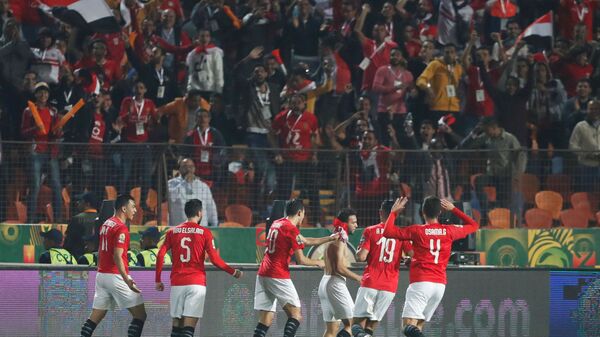 لاعبو منتخب مصر يحتفلون بهدفهم الأول في كوت ديفوار بنهائي أمم أفريقيا تحت 23 سنة - سبوتنيك عربي