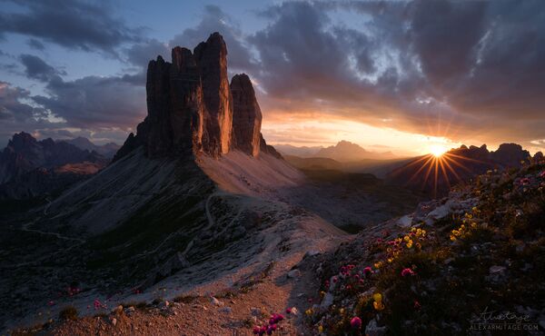 صورة لـسلسلة جبلية تري تشيميه دي لافاريدو في إيطاليا، للمصور أليكس أرميتاج، التي وصلت إلى نهائي مسابقة التصوير التاريخي لعام 2019 - سبوتنيك عربي
