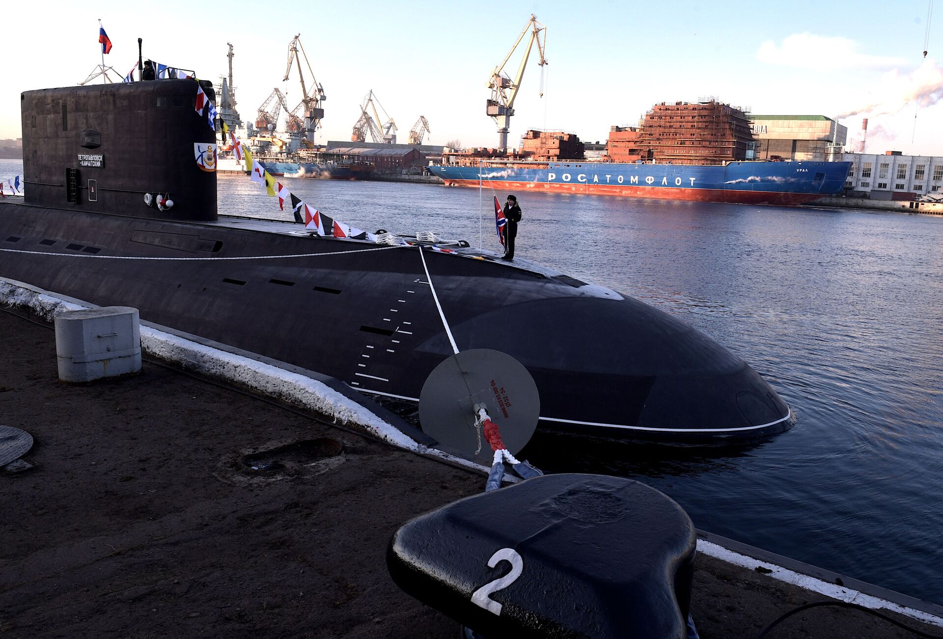 تسليم غواصة بيتروبالوفسك-كامتشاتكا، التي تعمل بالديزل والكهرباء، من مشروع 636.6 فارشافيانكا، إلى القوات البحرية الروسية، 25 نوفمبر 2019 - سبوتنيك عربي, 1920, 18.04.2024