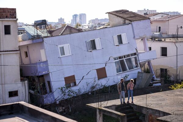 تداعيات زلزال ضرب مدينة دوريس في ألبانيا، 27 نوفمبر 2019 - سبوتنيك عربي
