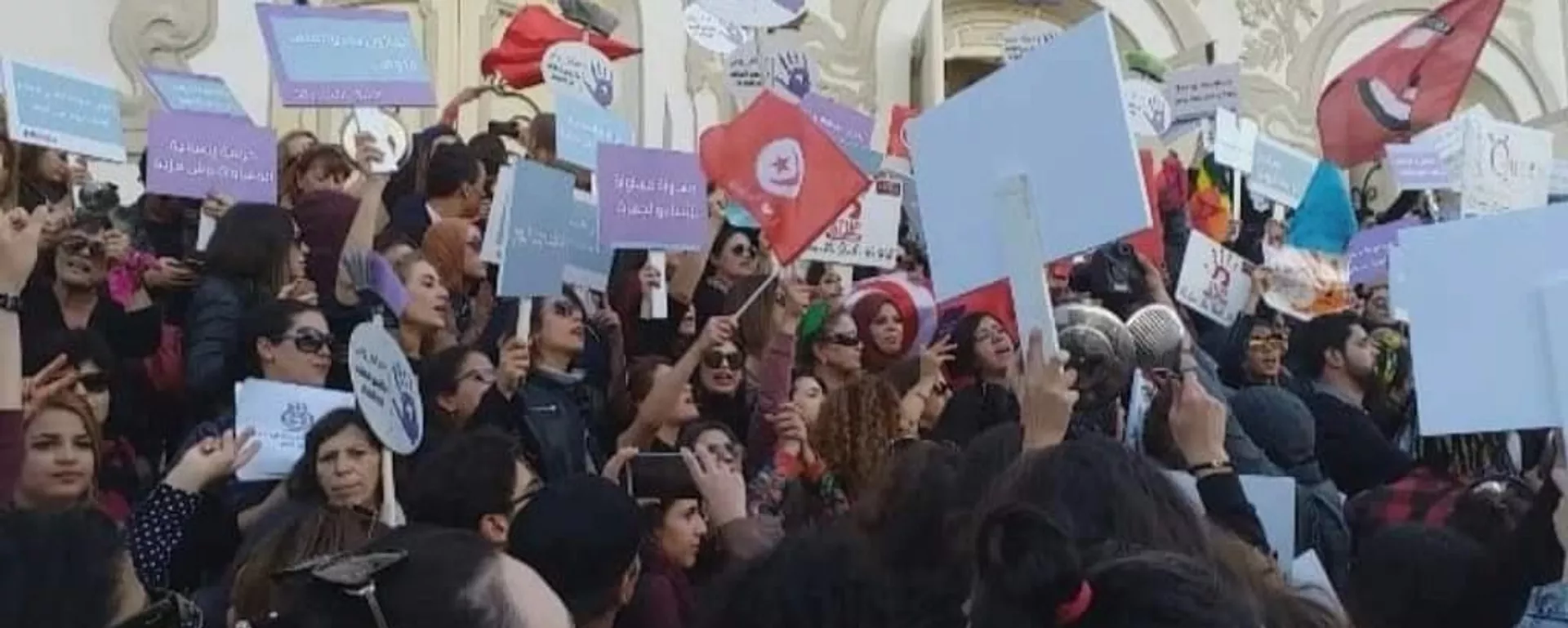 مشاركون في انتفاصة أنا زادة في تونس لمناهضة العنف المسلط على المرأة - سبوتنيك عربي, 1920, 02.09.2022
