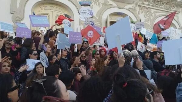 مشاركون في انتفاصة أنا زادة في تونس لمناهضة العنف المسلط على المرأة - سبوتنيك عربي