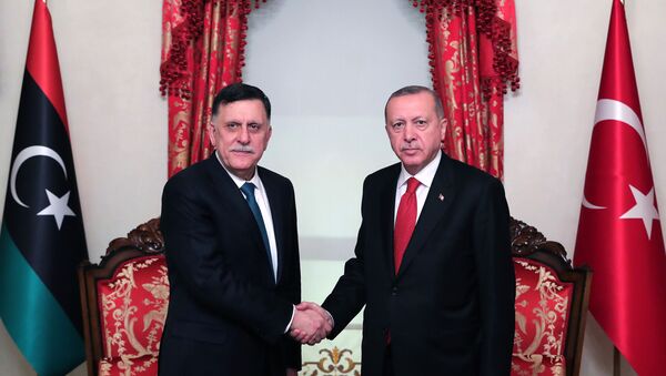الرئيس التركي رجب طيب أردوغان ورئيس المجلس الرئاسي في طرابلس فايز السراج - سبوتنيك عربي