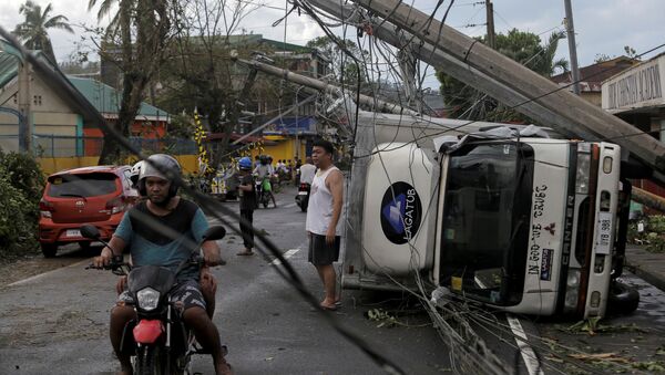 آثار إعصار قوي ضرب بلدة كاماليغ، الفلبين، 3 ديسمبر 2019 - سبوتنيك عربي