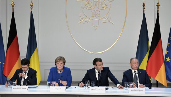 قمة نورماندي - الرئيس الروسي فلاديمير بوتين، والفرنسي إيمانويل ماكرون، والمستشارة الألمانية أنجيلا ميركل، والأوكراني فلاديمير زيلينسكي في  باريس، 9 ديسمبر 2019 - سبوتنيك عربي