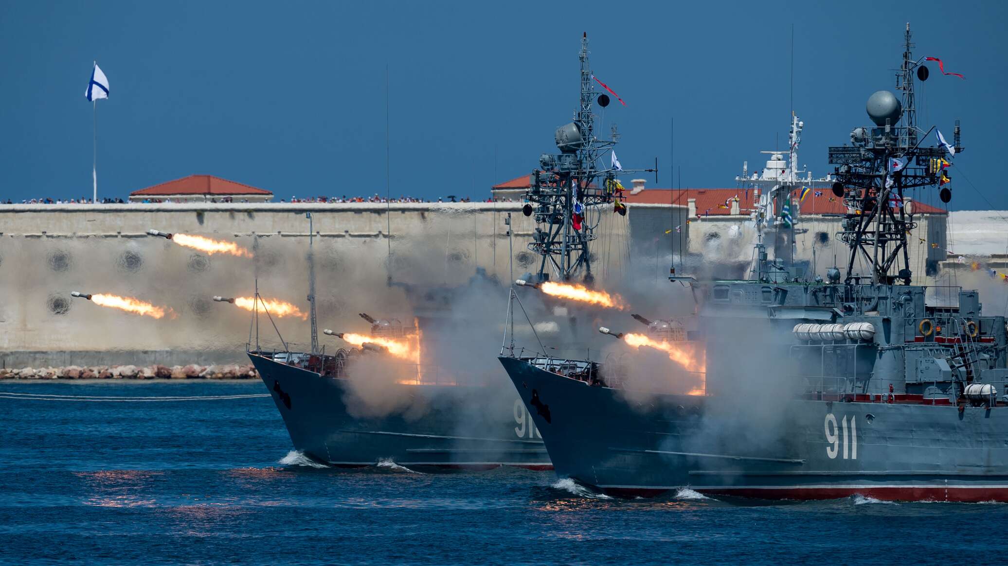 الدفاع: تدمير سبعة زوارق مسيرة وقارب مع جنود أوكرانيين في البحر الأسود