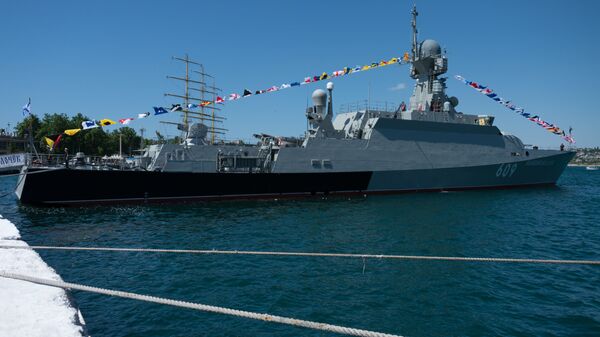 سفينة صواريخ صغيرة فيشني فولوتشيوك أثناء نقلها إلى أسطول البحر الأسود - سبوتنيك عربي