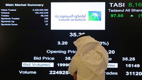 شاشة تعرض معلومات الأسهم في السوق المالية السعودية (تداول)، في الرياض، السعودية 11 ديسمبر 2019 - سبوتنيك عربي