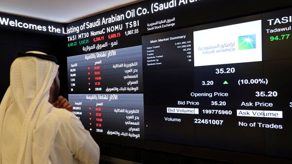 شاشة تعرض معلومات الأسهم في السوق المالية السعودية (تداول)، في الرياض، السعودية 11 ديسمبر 2019 - سبوتنيك عربي