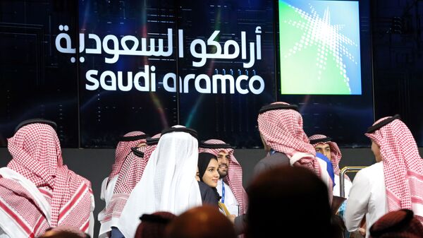 متابعة اكتتاب شركة أرامكو السعودية في سوق الأوراق المالية  في الرياض، السعودية 11 ديسمبر 2019 - سبوتنيك عربي