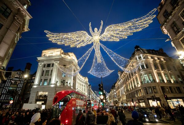 زينة أعياد الميلاد ورأس السنة في شارع ريجنت في لندن، بريطانيا 7 ديسمبر 2019 - سبوتنيك عربي