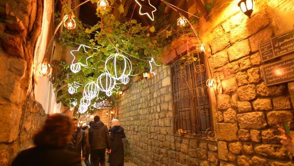 زينة أعياد الميلاد ورأس السنة في القيمرية بدمشق القديمة، سوريا - سبوتنيك عربي