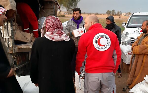 الهلال الأحمر السوري يغيث مدينة خاضعة للاحتلال الأمريكي - سبوتنيك عربي