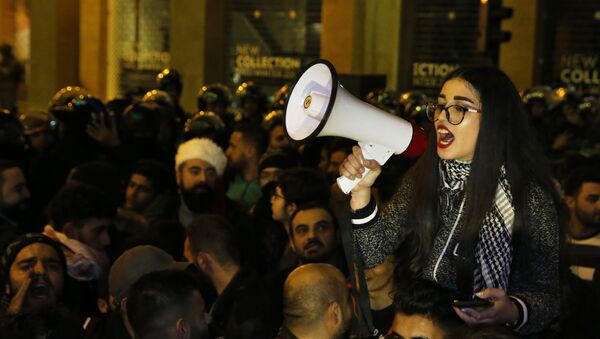 احتجاجات مناهضة للحكومة اللبنانية في بيروت، لبنان 22 ديسمبر 2019 - سبوتنيك عربي