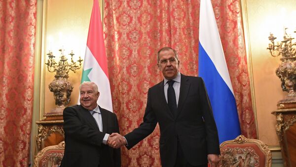 وزير الخارجية الروسي سيرغي لافروف خلال لقاء مع وزير الخاريجة السوري وليد المعلم - سبوتنيك عربي