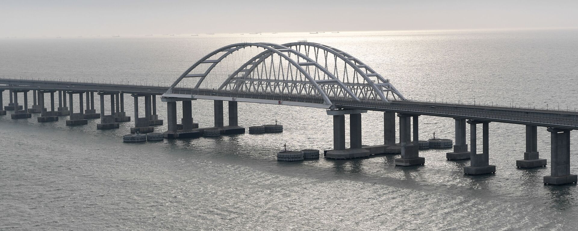 الرئيس الروسي فلاديمير بوتين يشارك في مراسم افتتاح خط السكك الحديدية عبر جسر القرم، شبه جزيرة القرم، روسيا 23 ديسمبر 2019 - سبوتنيك عربي, 1920, 24.05.2023