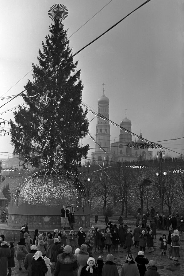 وضع شجرة الميلاد في الكرملين، عام 1960 - سبوتنيك عربي