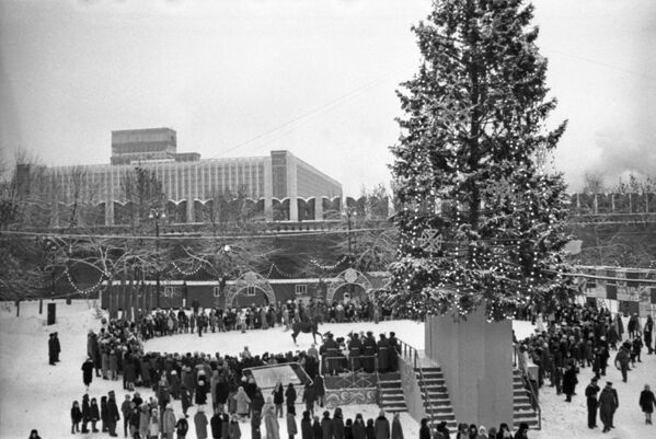 شجرة رأس السنة في ساحة الكرملين، عام 1968 - سبوتنيك عربي