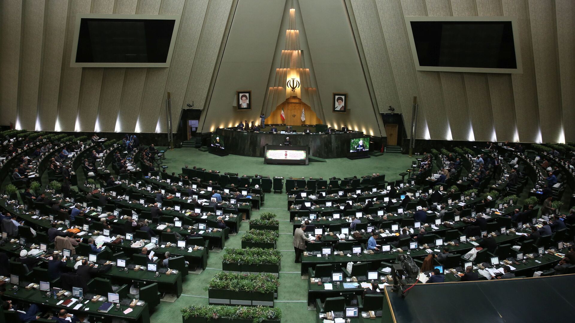 البرلمان الإيراني  - سبوتنيك عربي, 1920, 14.11.2021