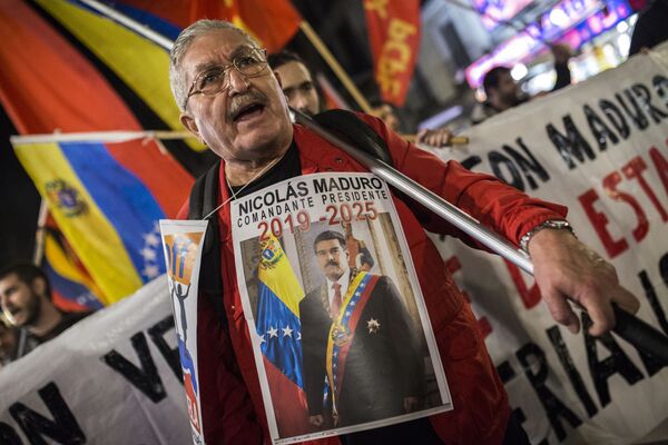  مسيرة لأنصار الرئيس الفنزويلي الفعلي نيكولاس مادورو في مدريد، إسبانيا 28 فبراير 2019 - سبوتنيك عربي