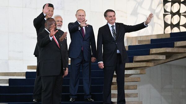الرئيس الروسي فلاديمير بوتين قبيل الحفل الافتتاحي لإنطلاق فعاليات قمة بريكس في البرازيل، 13 نوفمبر 2019 - سبوتنيك عربي