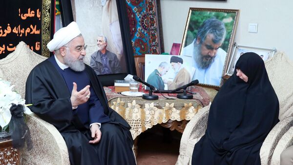 الرئيس الإيراني حسن روحاني في منزل قائد فيلق القدس الراحل قاسم سليماني - سبوتنيك عربي