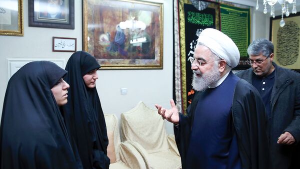 الرئيس الإيراني حسن روحاني في منزل قائد فيلق القدس الراحل قاسم سليماني - سبوتنيك عربي
