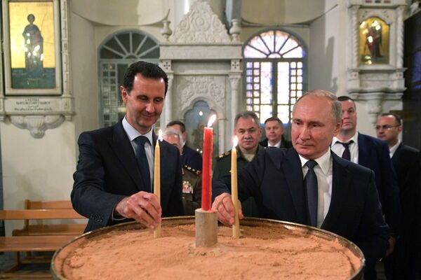 الرئيس الروسي فلاديمير بوتين والرئيس السوري بشار الأسد في كاتدرائية السيدة العذراء مريم في دمشق - سبوتنيك عربي