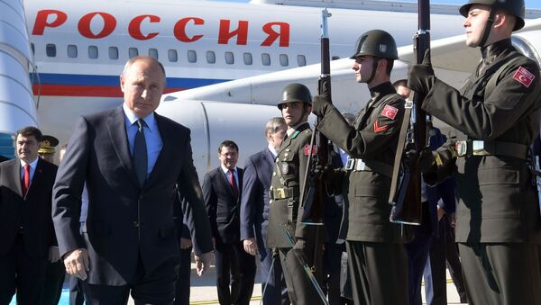 وصول الرئيس الروسي فلاديمير بوتين إلى مطار اسطنبول - سبوتنيك عربي