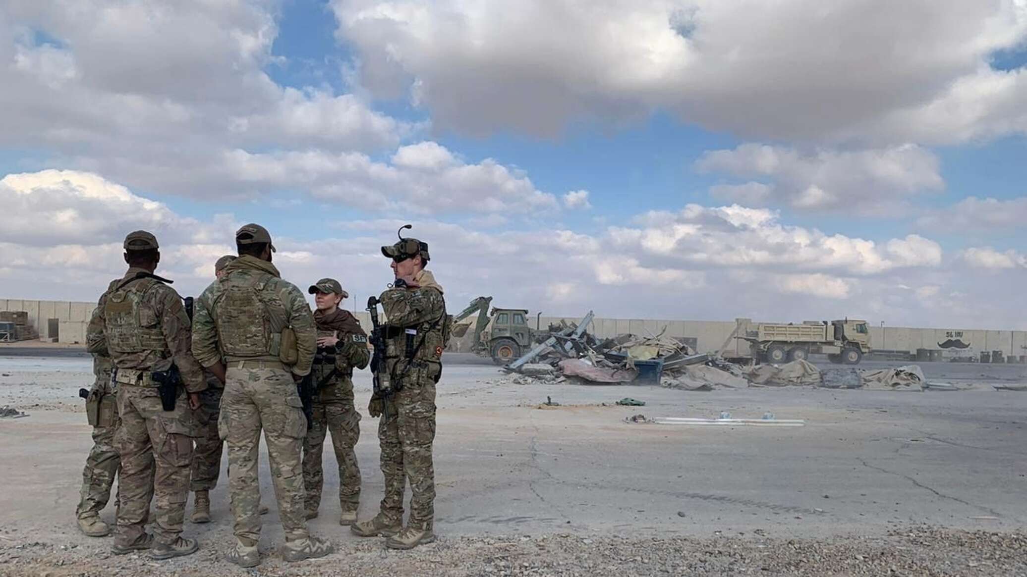 هل تنسحب القوات الأمريكية بعد استهداف الفصائل المسلحة قواعدها في العراق؟