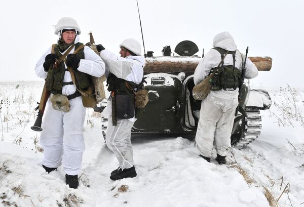 تدريبات التزلج للعسكريين الروس في منطقة كيميروفو - سبوتنيك عربي