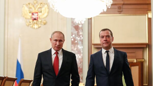 الرئيس الروسي فلاديمير بوتين ورئيس حزب روسيا الموحدة دميتري ميدفيديف - سبوتنيك عربي